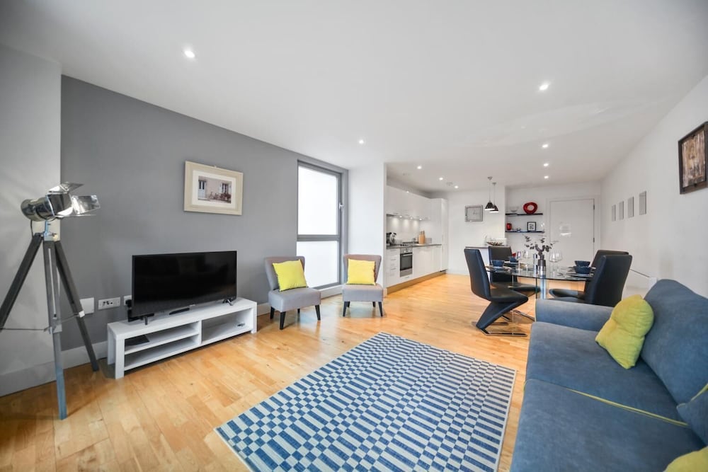 Фото 2 Bed Executive Apartment Near Camden Market with WiFi