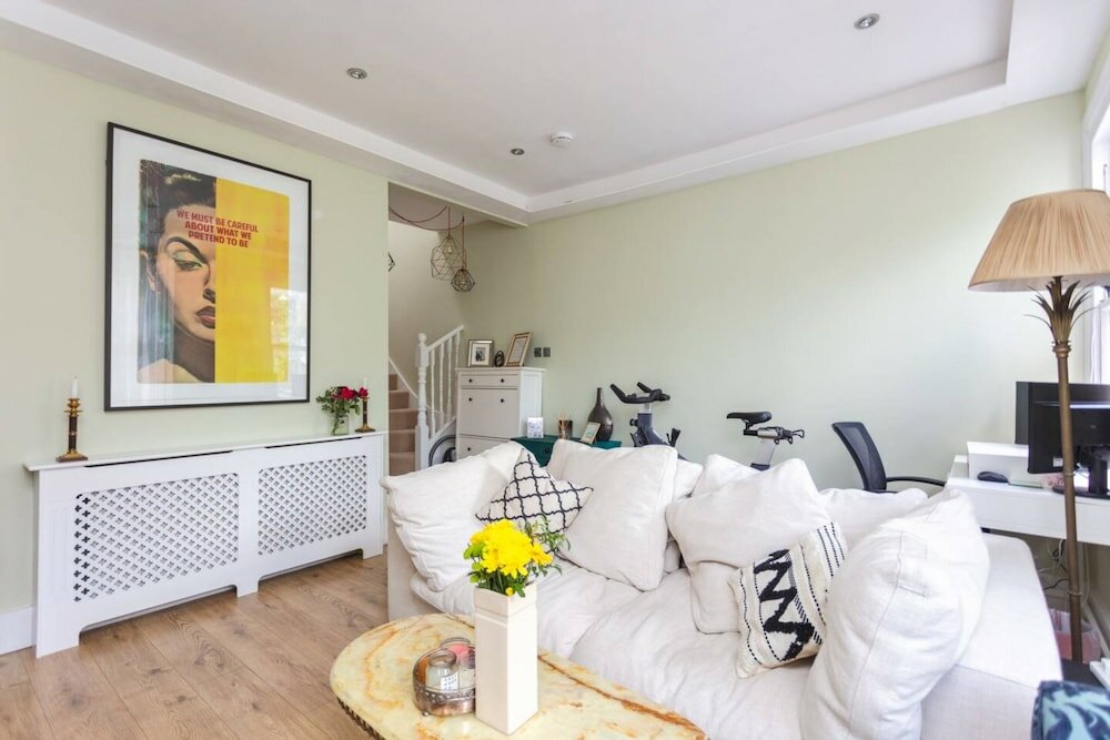 Фото Stunning 2 Bedroom Apartment in Maida Vale With a Garden