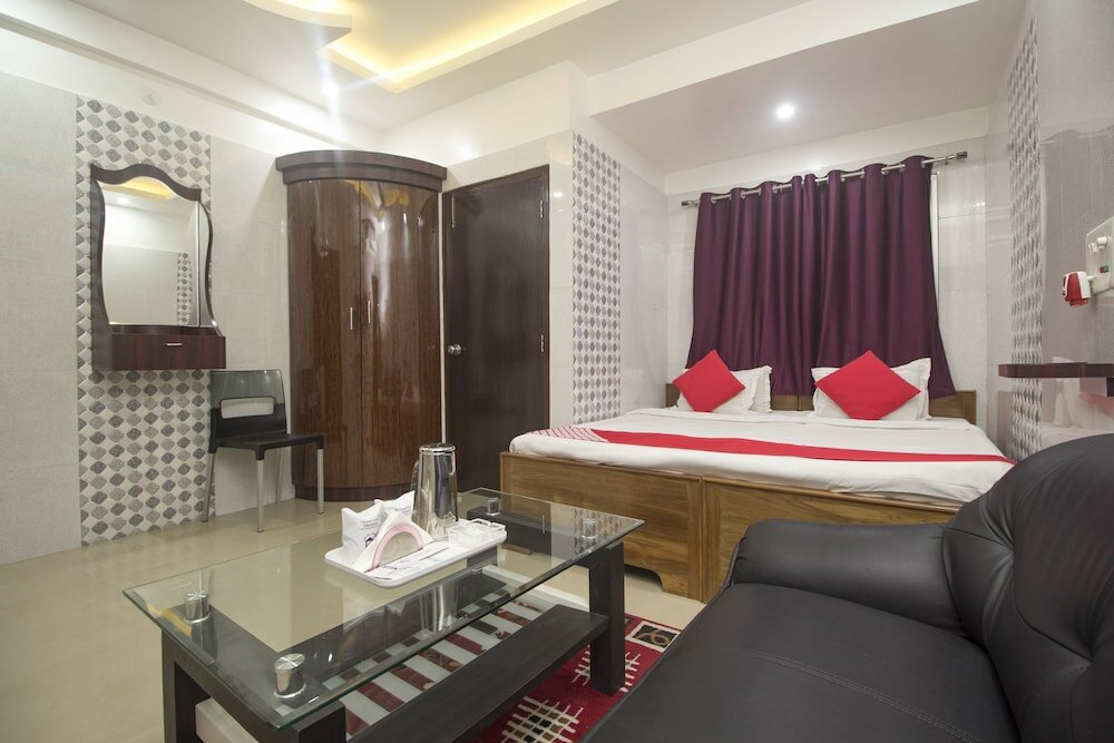 Фото Oyo 27907 Greater Kailash The Palace