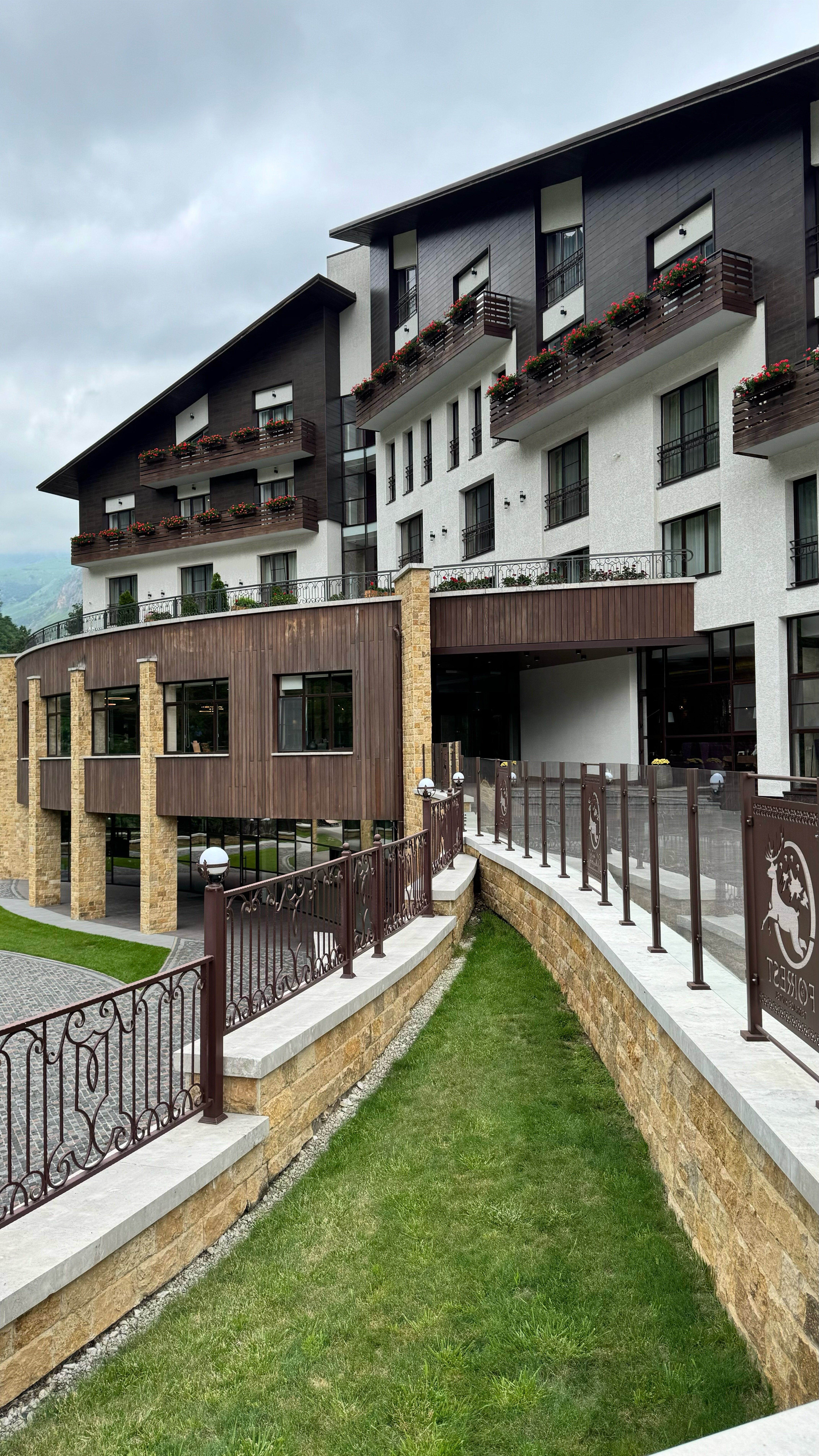 Фото Forrest Terrace Hotel