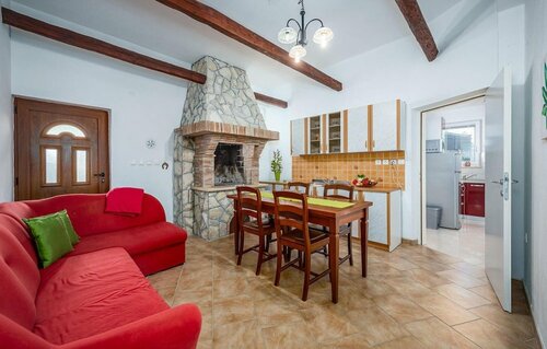 Гостиница Awesome Home in Labin-krsan With Wifi and 6 Bedrooms