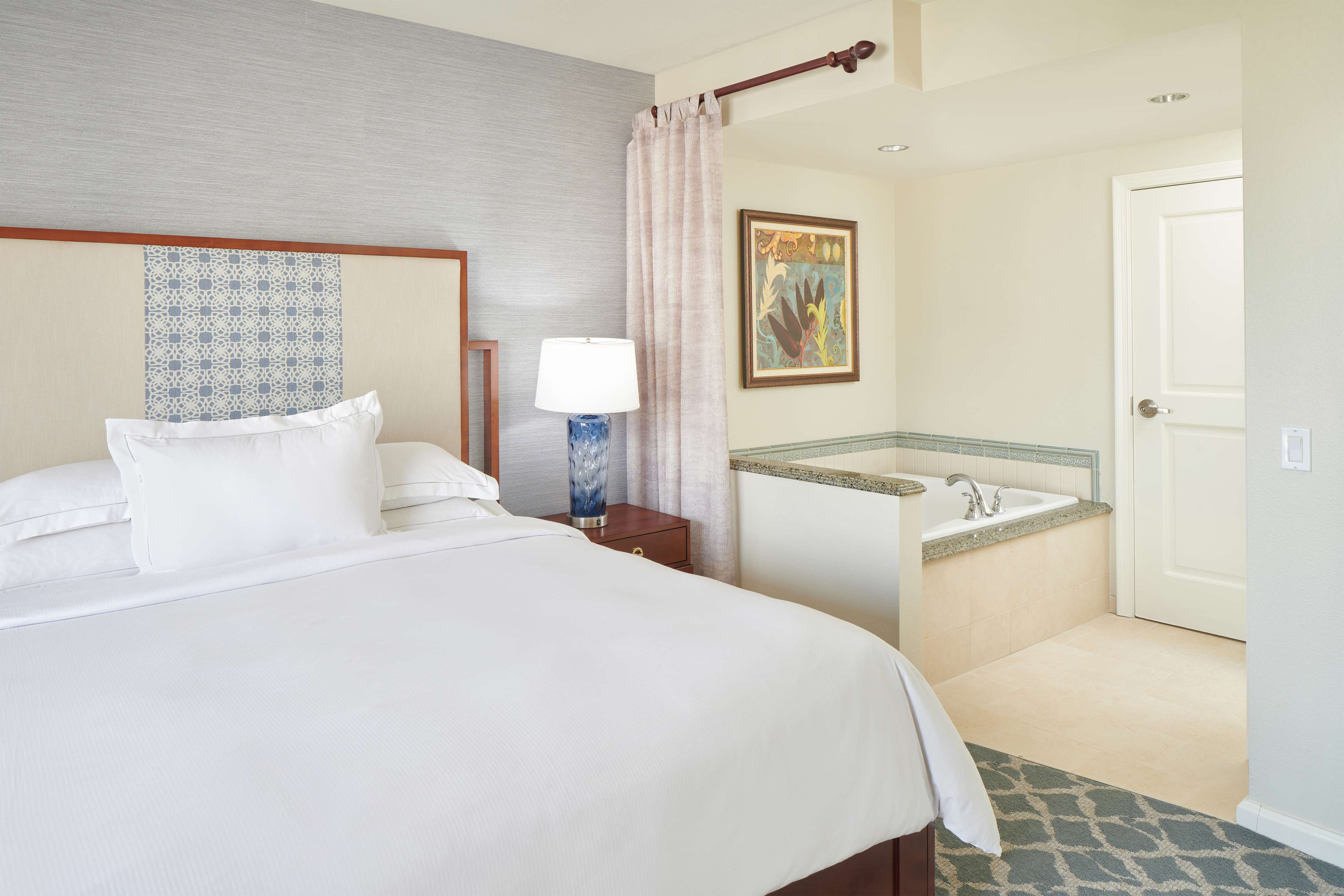 Фото Hilton Grand Vacations Club at Hilton Hawaiian Village