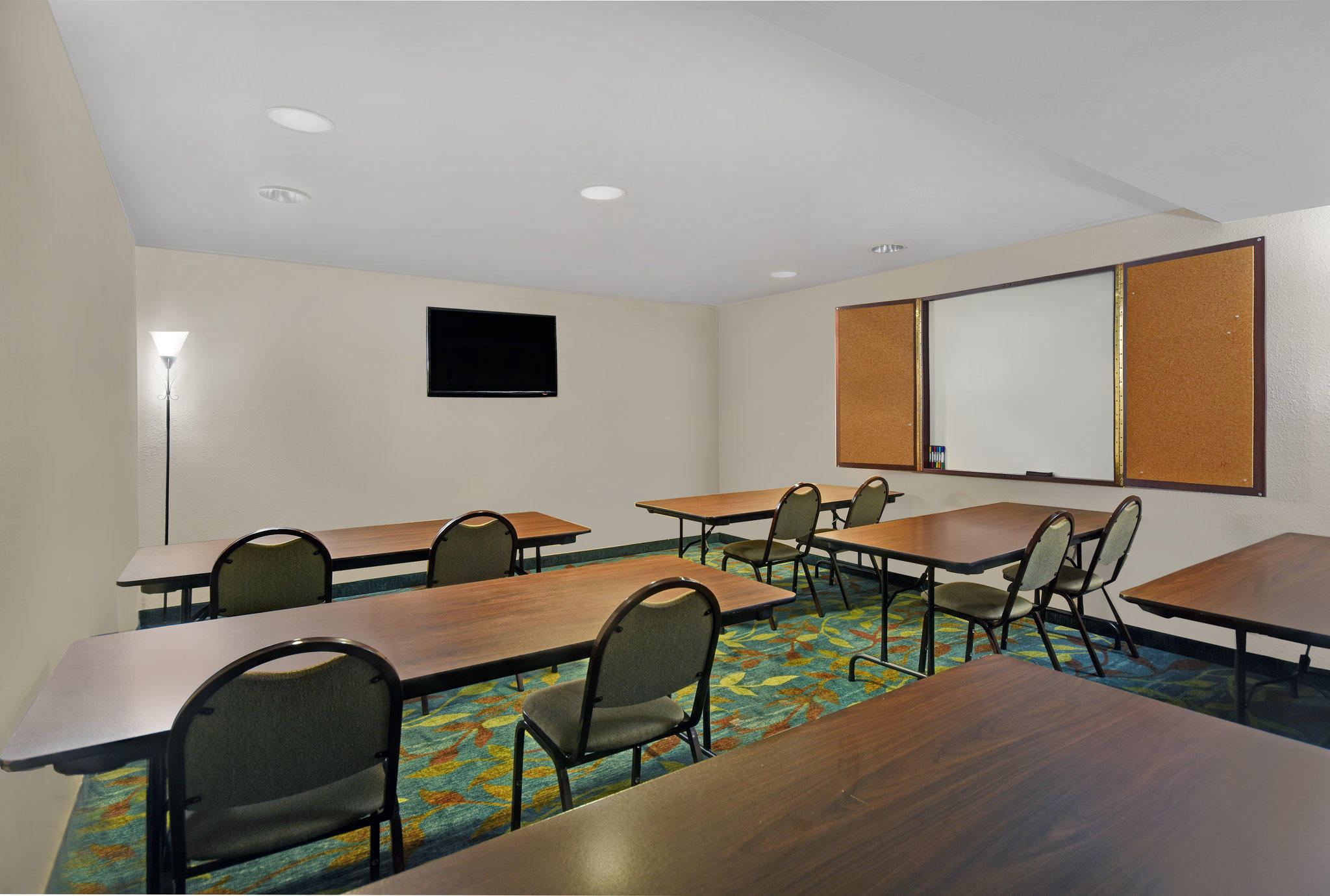 Фото Candlewood Suites, Columbia/Ft. Jackson, an Ihg Hotel