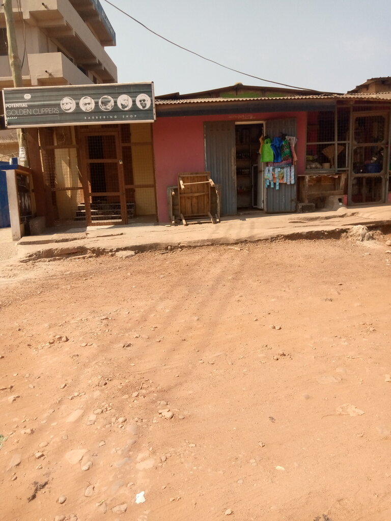 Barber shop Potential golden clippers, Accra, photo