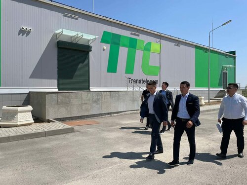 Үстел астындағы мастурбация видео