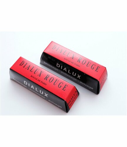 Er uxlayotgan xotiniga qaraydi