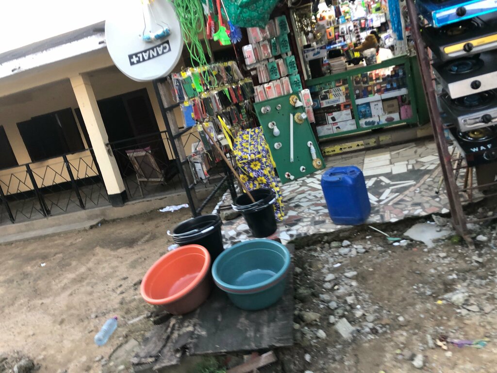 Convenience store Doubai, Douala, photo