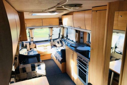 Жильё посуточно Stayzo A Comfy Touring Caravan - With Free Wi-fi in the Chiltern Hills