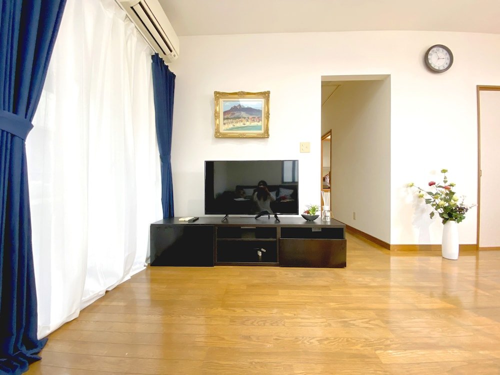 Фото White Space