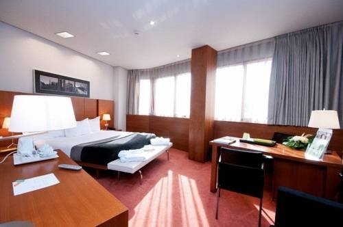 Фото Hotel Silken Ciudad Gijon