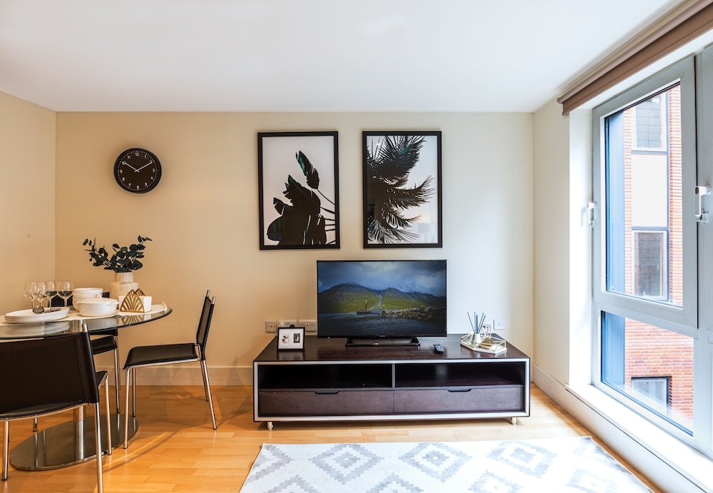 Фото 1 Bed Serviced Apartment near Blackfriars