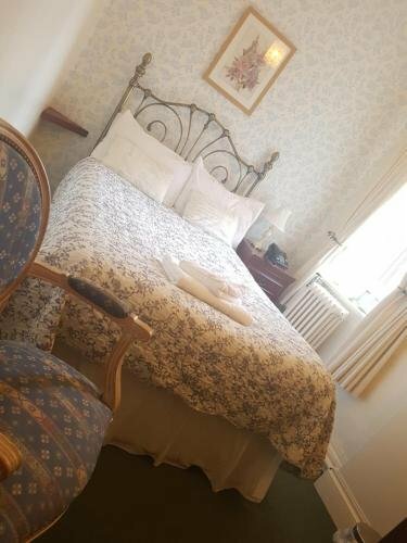 Гостиница Fox & Hounds Country Hotel