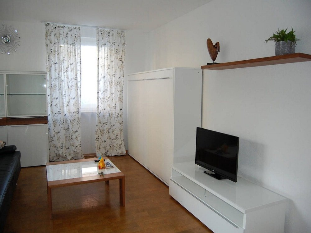 Фото Fewo Reutlingen Heinestrasse Dg