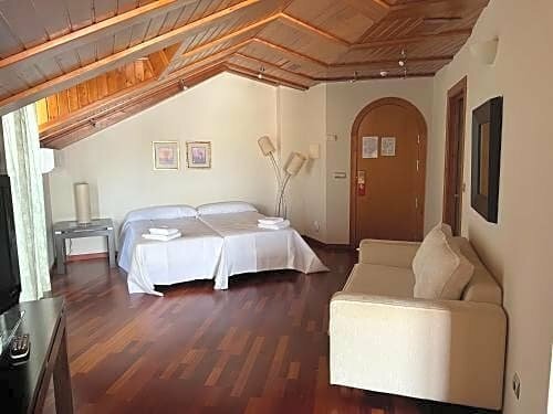 Гостиница Hotel Las Eras в Эстремадуре