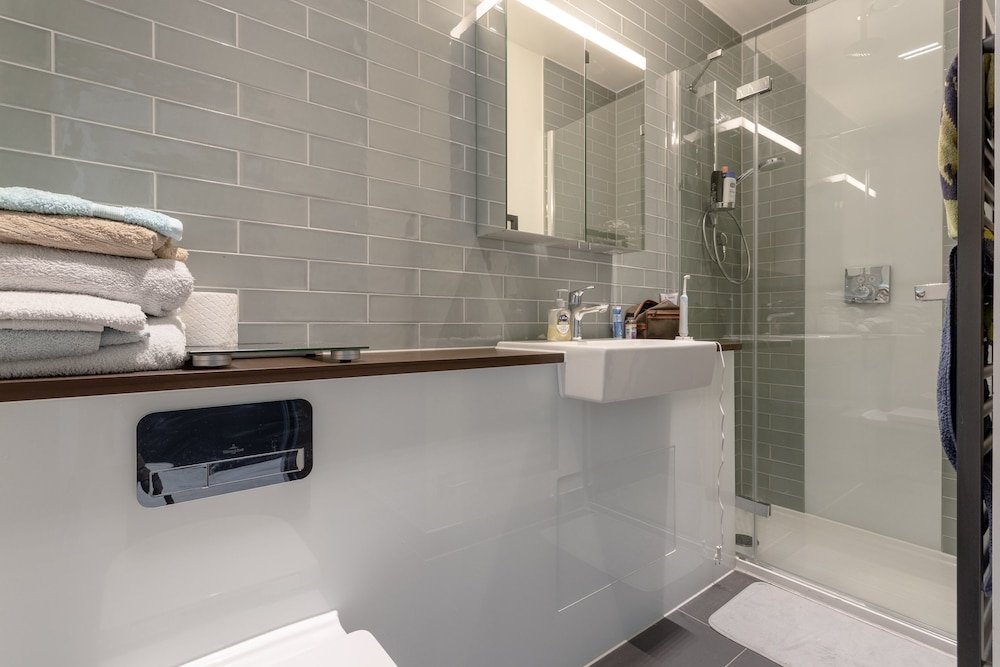 Фото Modern and Stylish 2 Bedroom Flat With a Stunning View