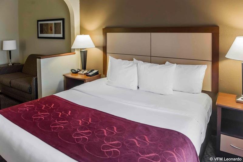 Фото Comfort Suites Tallahassee Downtown