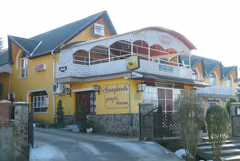 Гостиница Aranyhordó Panzió Étterem és Pizzéria