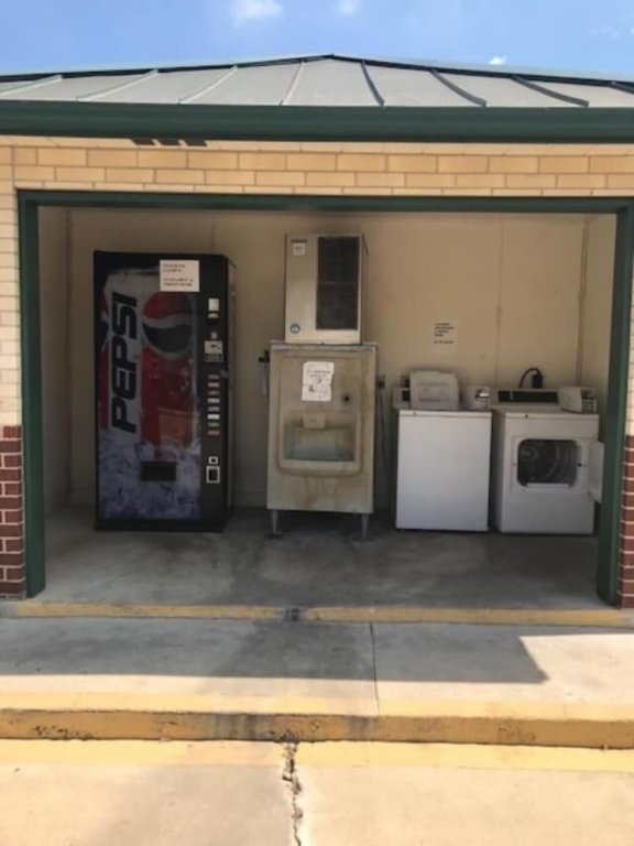 Фото Country Inn Motel