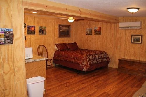 Фото Shawnee Trails Lodging and Suites