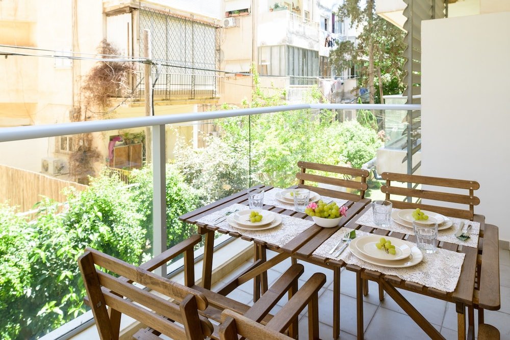 Фото Design New Central 1 Min Walk Beach