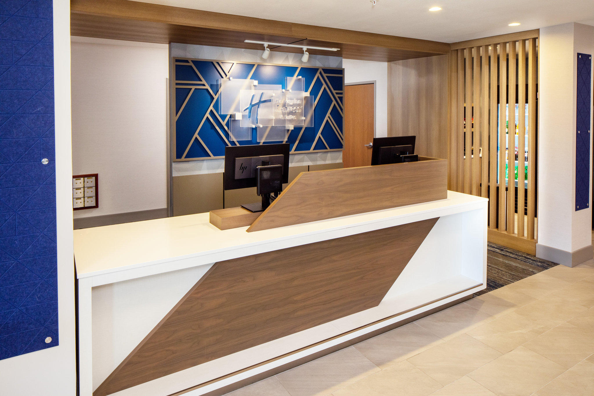 Фото Holiday Inn Express and Suites Los Alamos Entrada Park