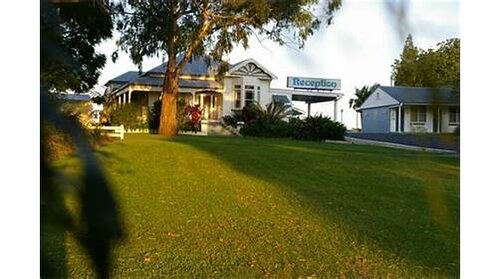 Гостиница Colonial Court Motor Inn в Новом Южном Уэльсе