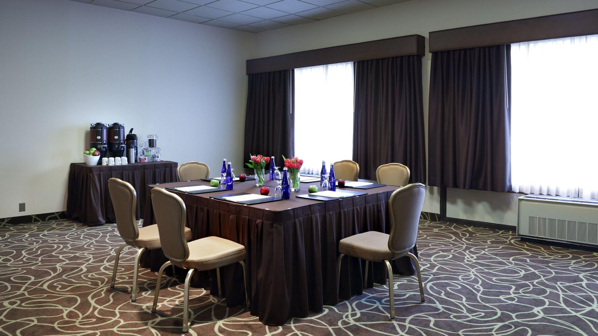 Фото Holiday Inn Boston Bunker Hill Area, an Ihg Hotel