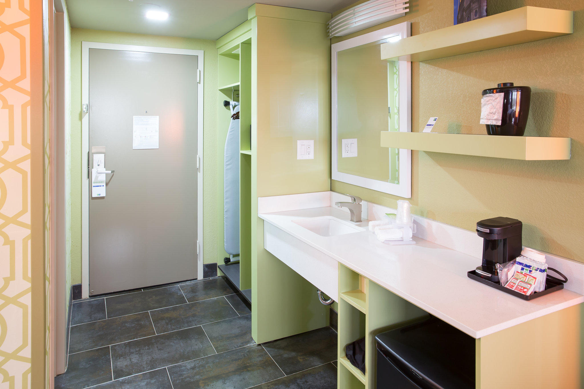 Фото Holiday Inn Express Atlanta Galleria - Ballpark Area, an Ihg Hotel
