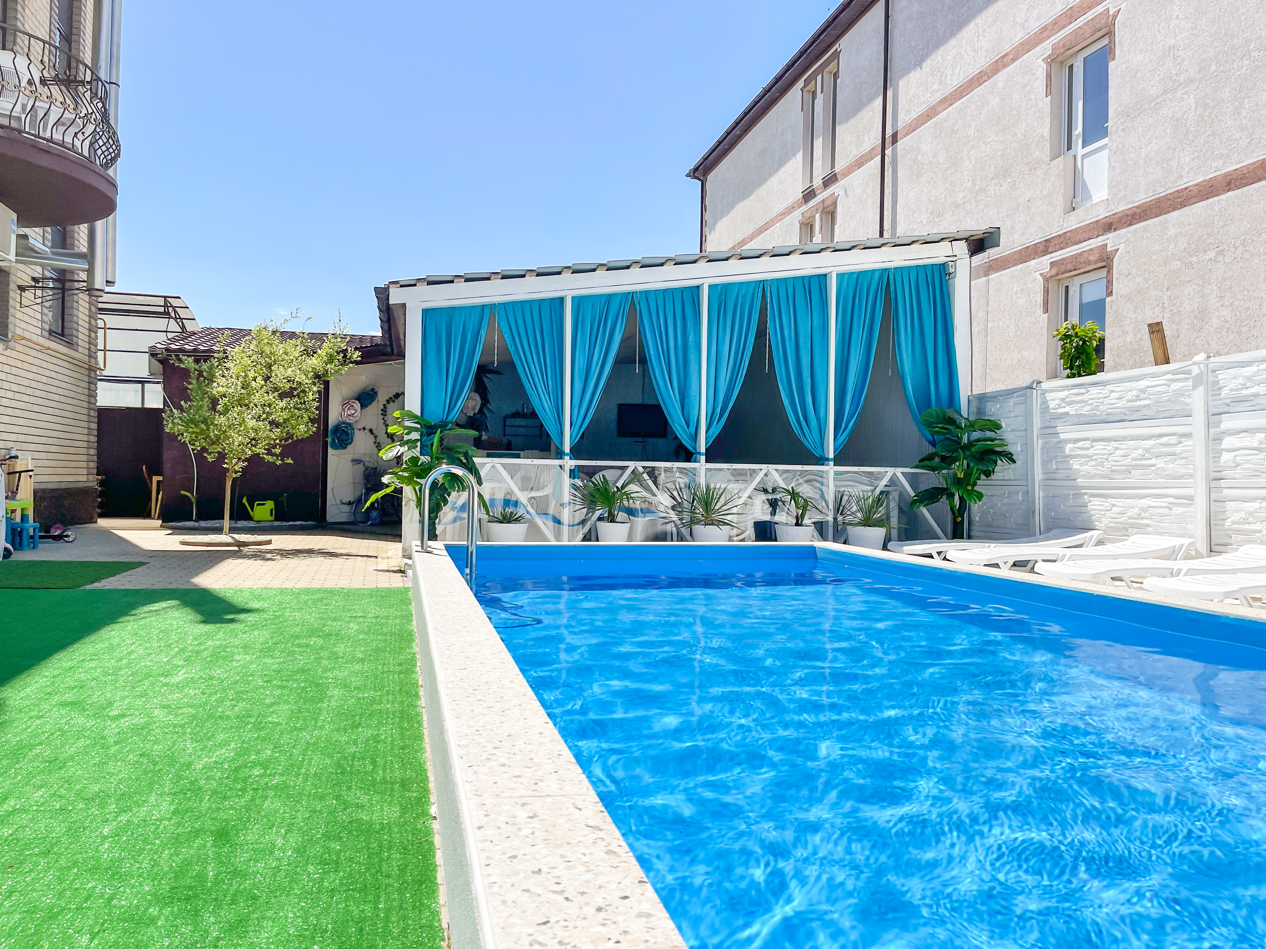 Фото отеля 2