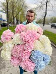 Lepestok (Entuziastov Street, 16), flower shop