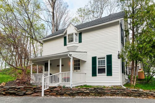 Внешний вид отеля The Dewey в Леноксе, фото 2