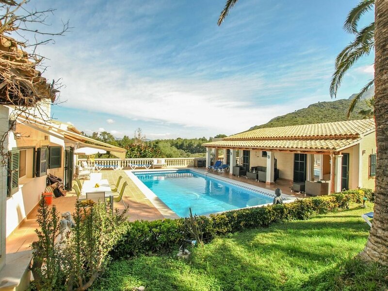 Гостиница Luxury 10 Person Villa with Private Pool And Sea View Over the Bay of Pollensa