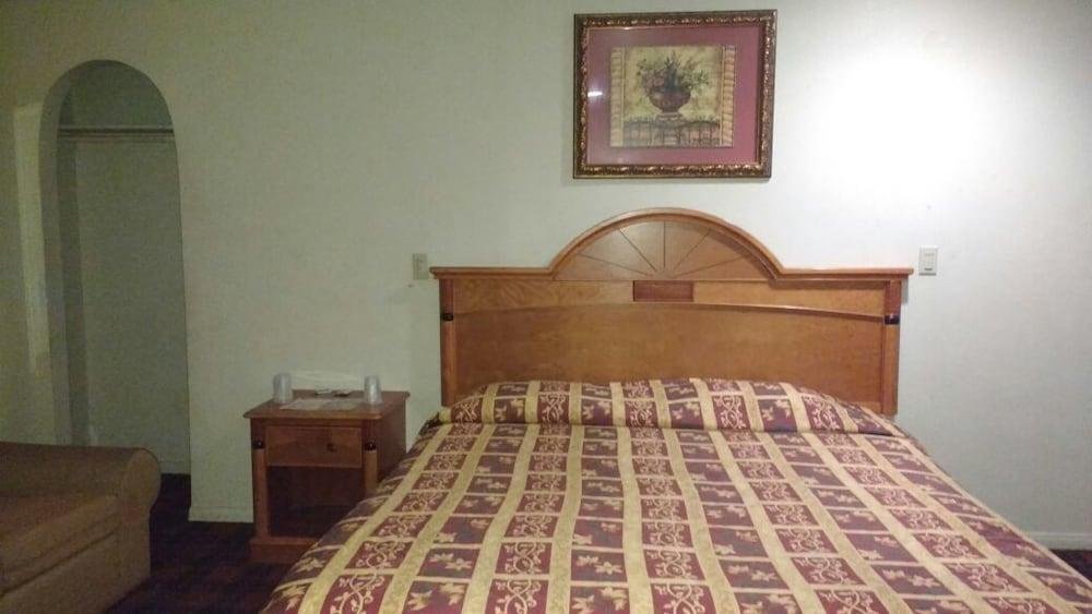 Фото La Petite Rouge Motel