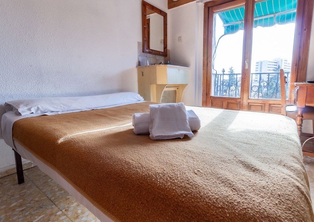 Фото Casa de Huéspedes Carabanchel by Vivere Stays