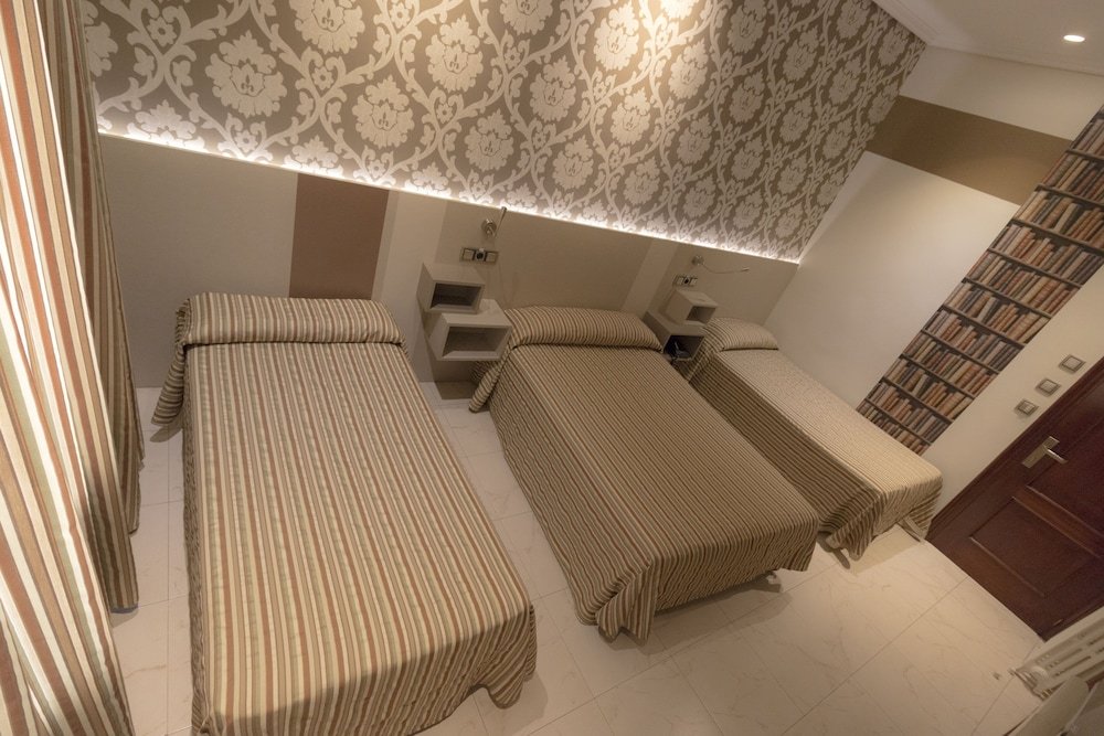 Фото Hostal Atocha Almudena Martín