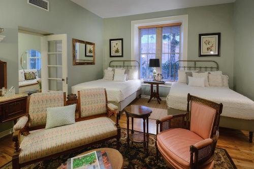 Фото The Blenman Inn