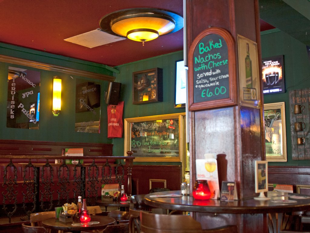 Фото The White Tulip Hostel