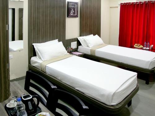 Фото Hotel Yash Executive