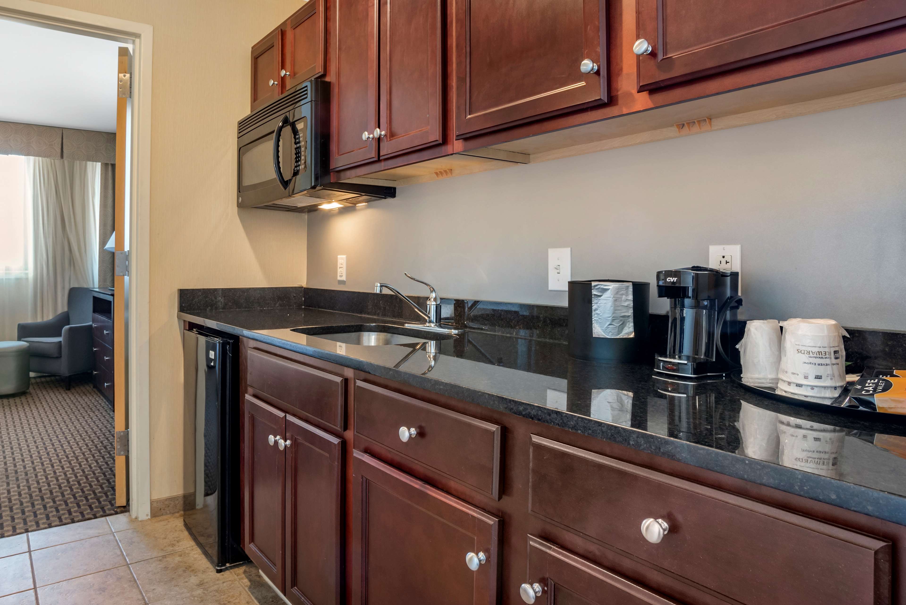 Фото Best Western Plus Philadelphia Airport S. At Widener Univ