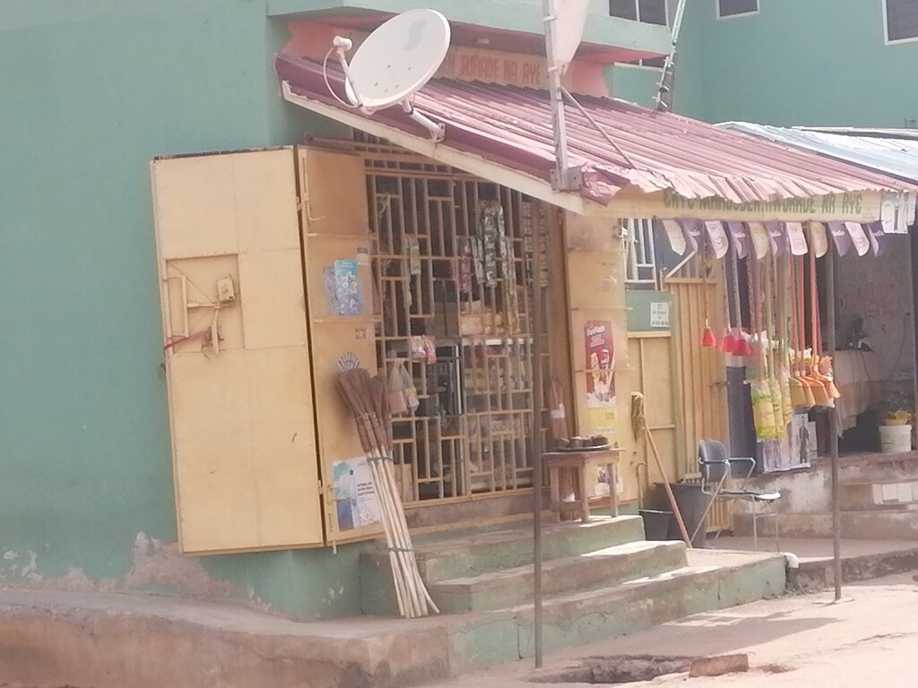 Supermarket Enye Mahoden, Accra, photo