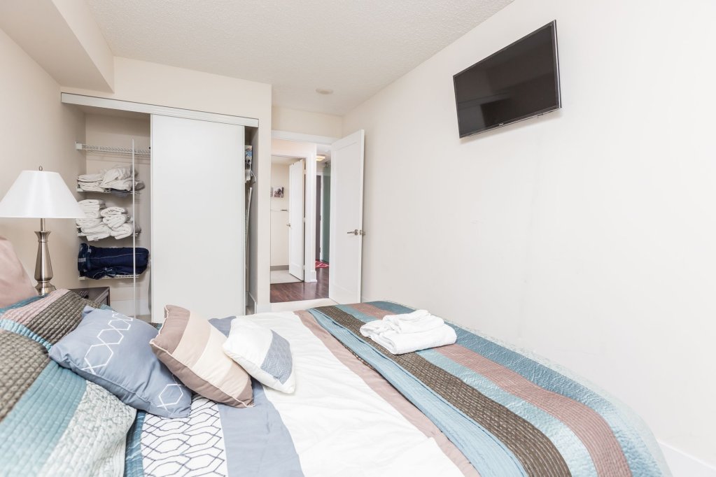 Фото Livingsuites Toronto