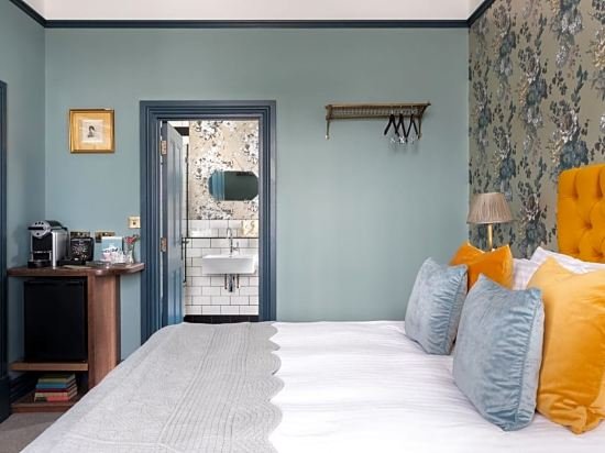 Фото Westow House