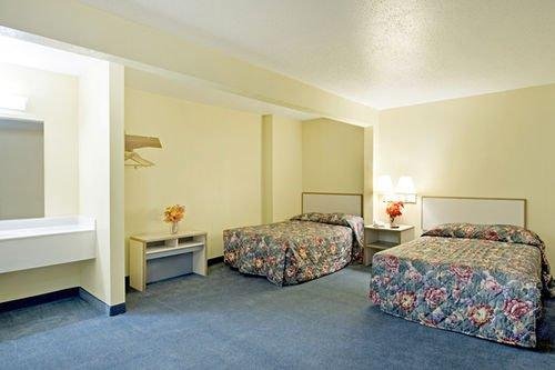 Фото Americas Best Value Inn Wethersfield Hartford