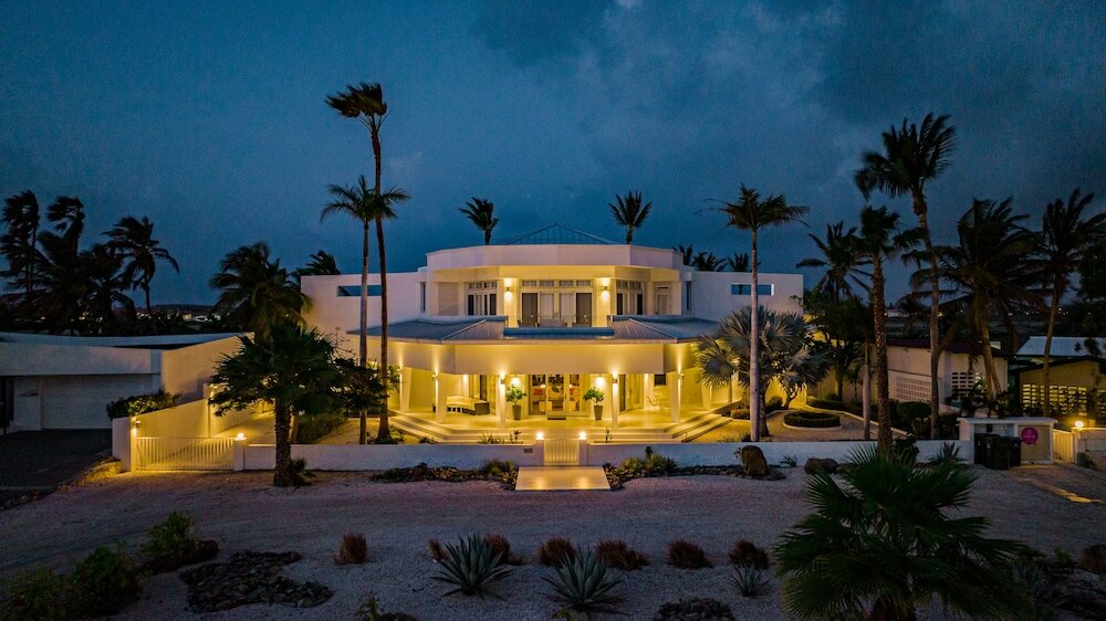 Фото Ocean Front 7-bedroom 7-bath Sunset Views Malmok!