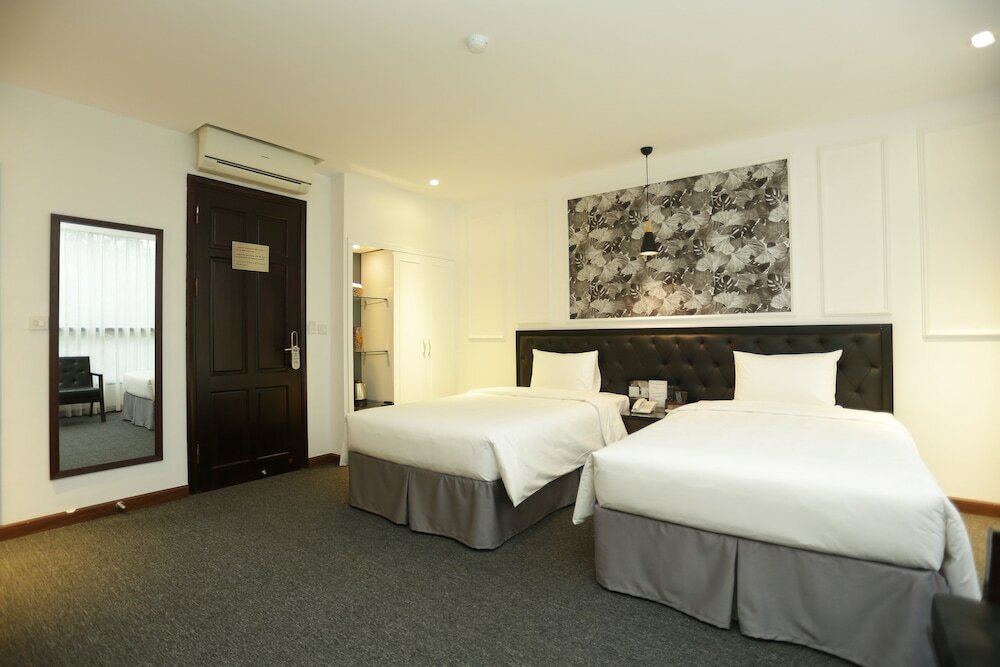 Фото Adeline Hotel