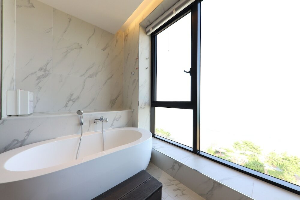 Фото Jeongja Beach Brown Dot