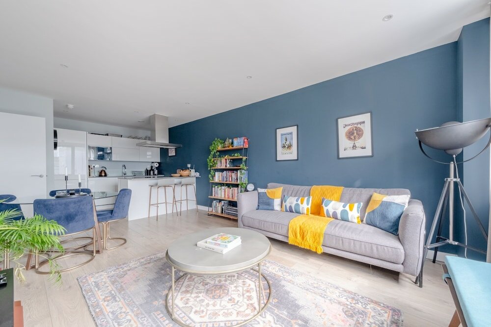 Фото Light & Spacious 1bedroom Flat With Balcony - Mile End