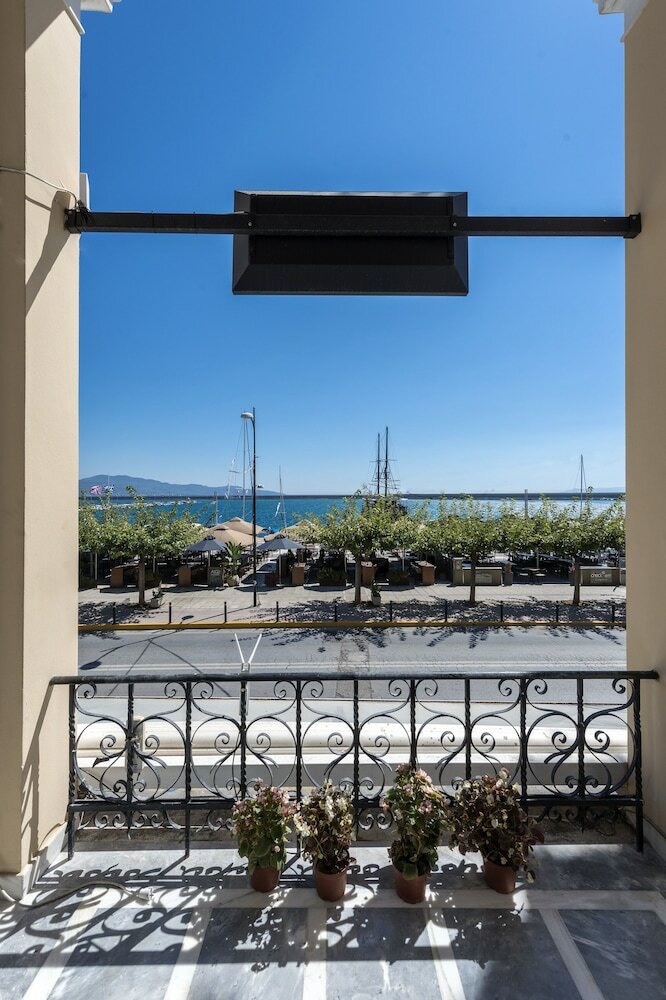 Фото Aigli Seafront Loft-Bespoke Design Gem