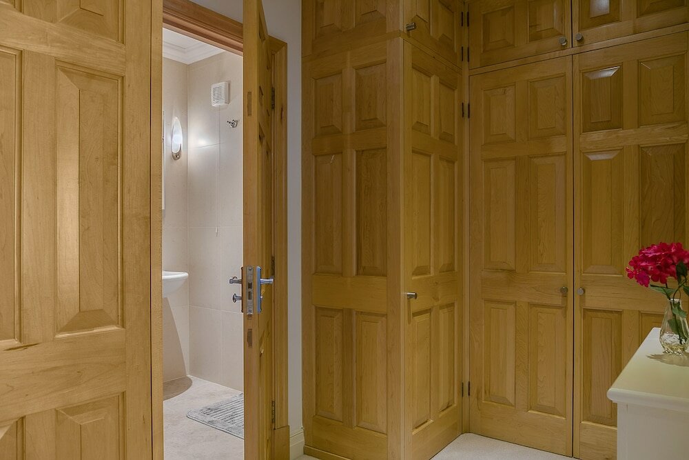 Фото Luxury 5-bedroom Villa With Parking and Ac