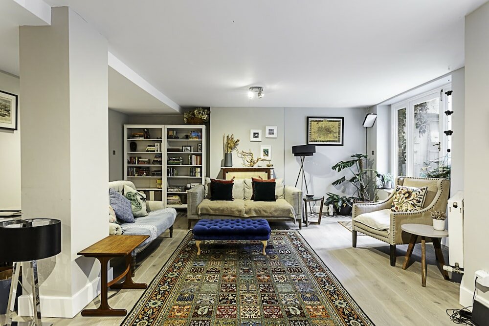 Фото Elegance in Westminster: Victoria Vibes Apartment